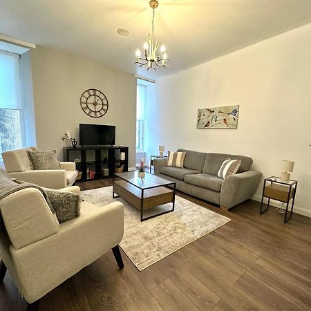 Large City Centre Apartment パース エクステリア 写真