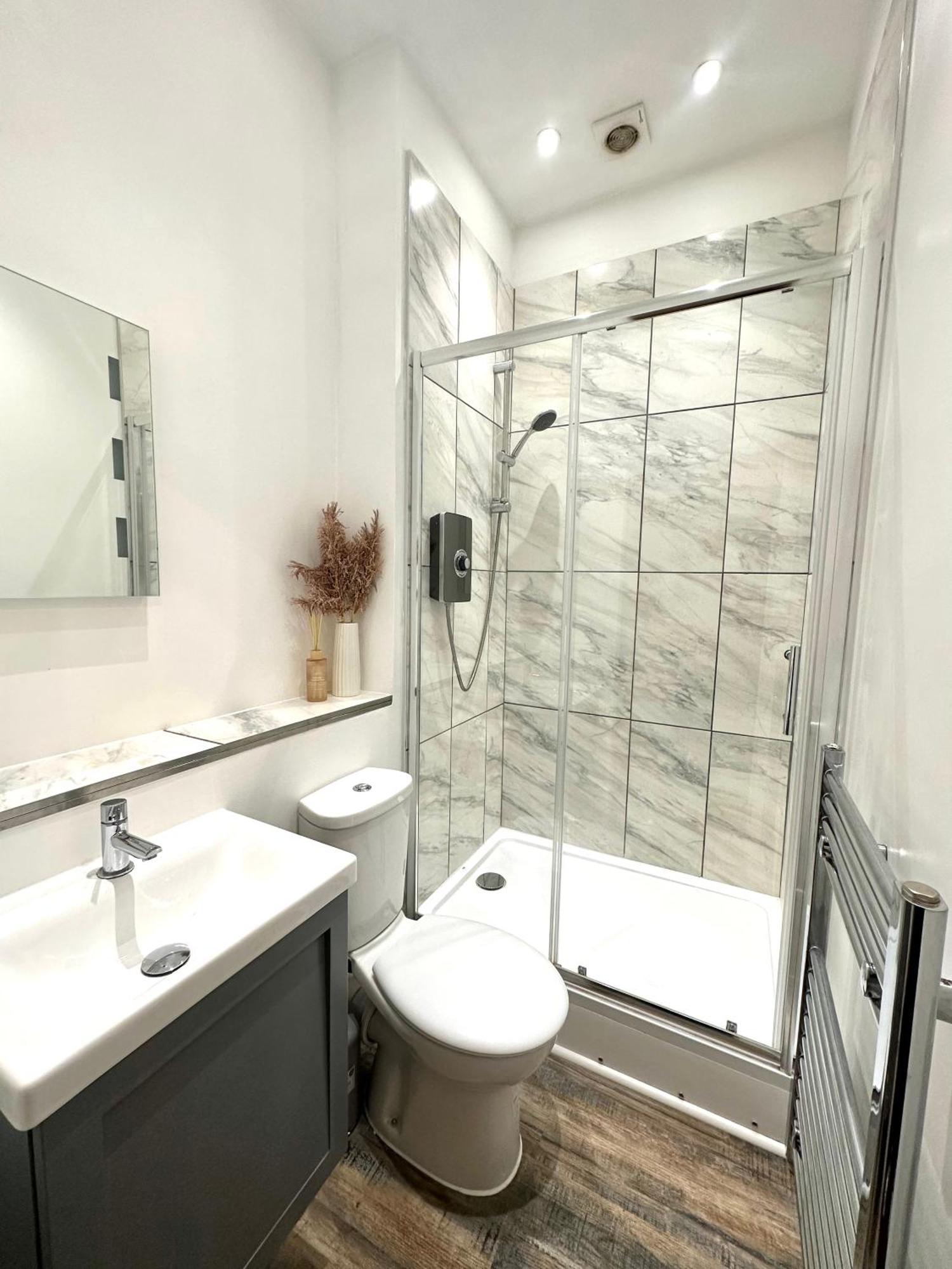 Large City Centre Apartment パース エクステリア 写真